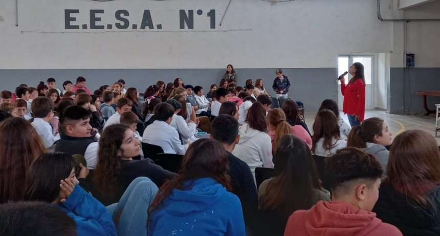 EL CENSO DE ARBOLADO URBANO SE PRESENTÓ EN LA ESCUELA AGROPECUARIA
