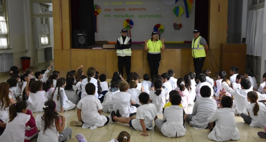 EDUCACIÓN VIAL: CONTINÚAN LAS CHARLAS EDUCATIVAS EN LAS ESCUELAS