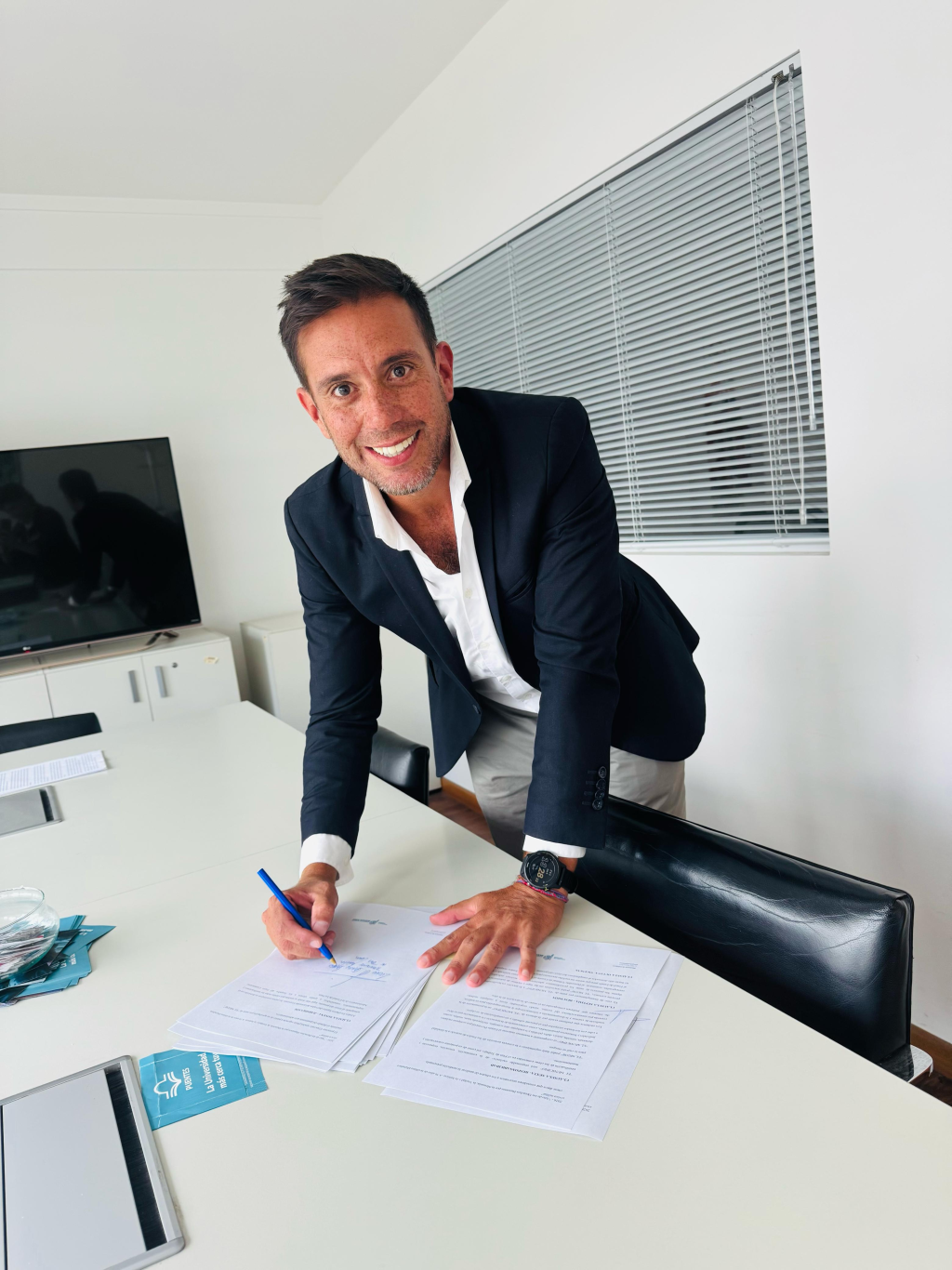 Tres Lomas firm&oacute; un convenio en el marco del Programa Puentes para fortalecer la educaci&oacute;n universitaria local