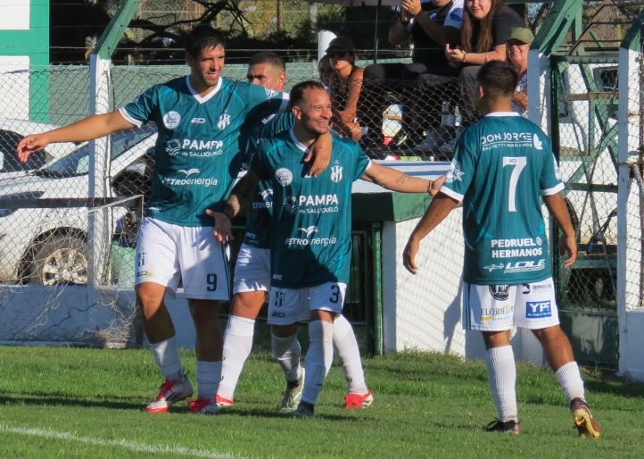 Jorge Newbery sigue firme en la cima del Apertura