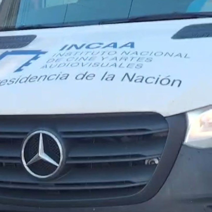 Personal del INCCA retira equipos de la sala de cine de Tres Lomas