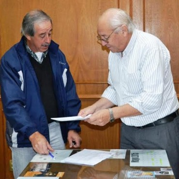 ENTREGARON SUBSIDIO PARA EL CLUB PEDRO MARIA MORENO