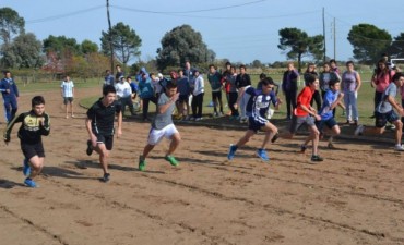 MAS DE 200 JÓVENES PARTICIPARON DEL TORNEO DE ATLETISMO 