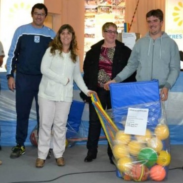 HOY - ENTREGA DE MATERIALES DEPORTIVOS A LAS INSTITUCIONES