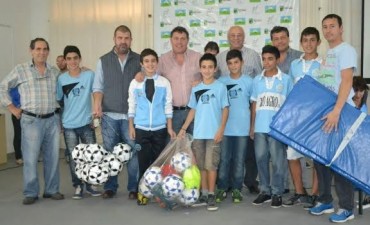 CUARTA ENTREGA DE MATERIALES DEPORTIVO A INSTITUCIONES