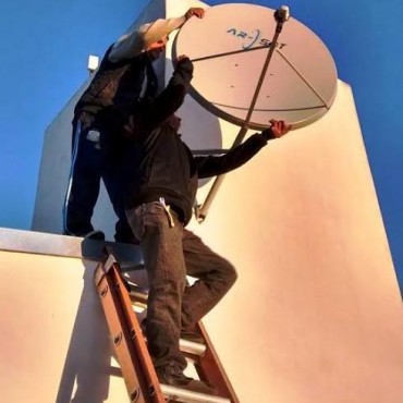 TRABAJAN EN INSTALACIÓN DE LA TELEVISIÓN DIGITAL ABIERTA