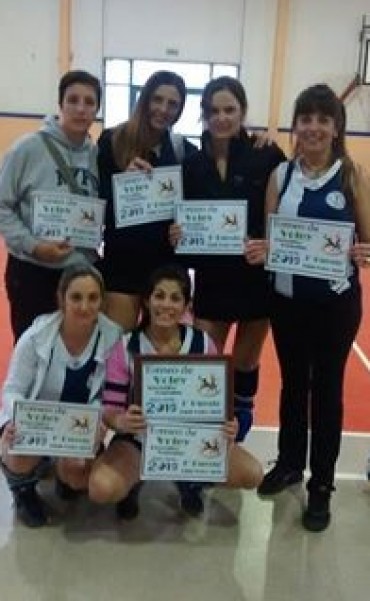 VOLEY - EL EQUIPO FEMENINO DE UNION GANO UN TORNEO EN SANTA ROSA