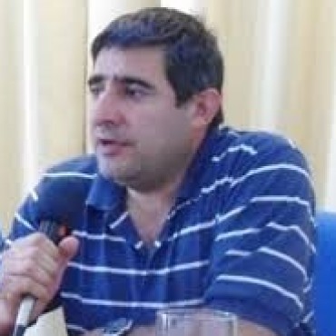 UN CAMION VARADO. UN SOLO CARRIL EN EL ACCESO. HAY QUE CIRCULAR CON PRECAUCION.