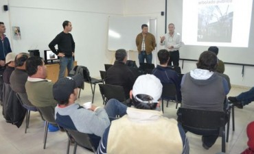 OPERARIOS MUNICIPALES PARTICIPARON DE CURSO DE PODA EN EL ARBOLADO PUBLICO