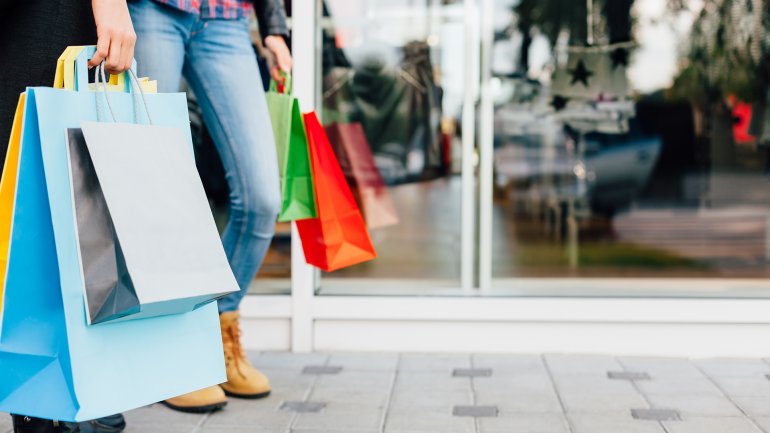 El consumo cayó 6,6% en abril