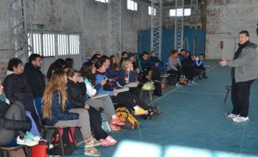 CAPACITACIÓN DE REFORZAMIENTO DEL DEPORTE ESCOLAR EN TRES LOMAS