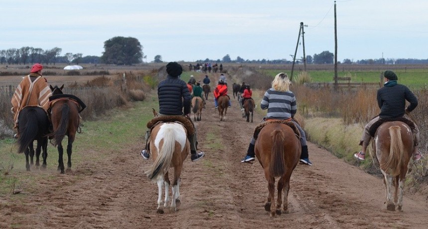 COMENZO LA MARCHA A CABALLO DEL PROYECTO UNIENDO ESCUELAS Y COMUNIDADES RURALES