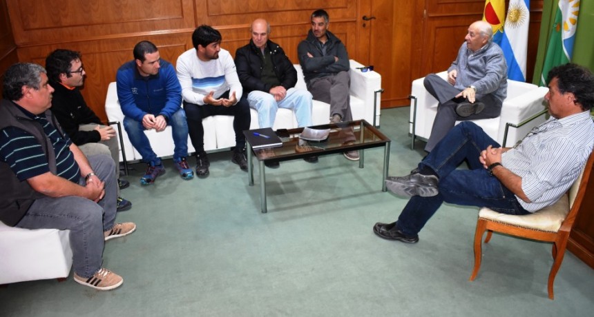 EL INTENDENTE RECIBIO A VECINOS QUE BUSCAN FORMAR EL AUTOMOTOCLUB TRES LOMAS