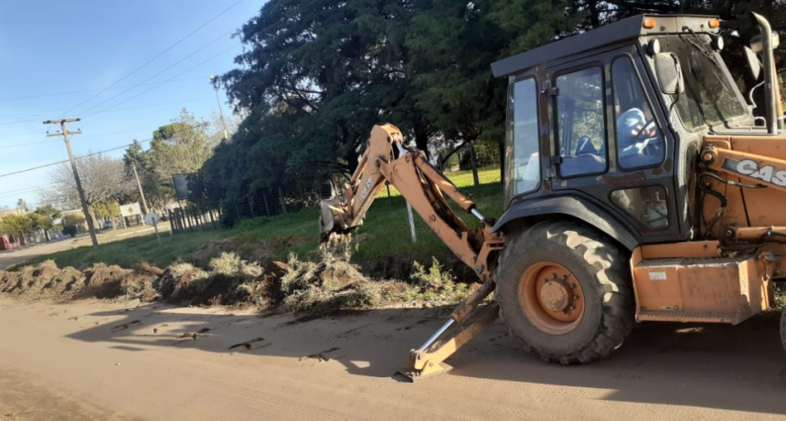 CONTINÚAN LOS TRABAJOS DE DESOBSTRUCCIÓN Y LIMPIEZA DE DESAGÜES Y BOCAS DE LLUVIA 