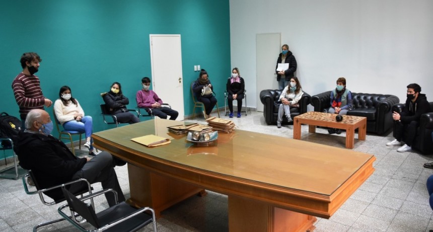 NUEVA ENTREGA DE BECAS PARA LOS TRESLOMENSES QUE CURSAN CARRERAS EN EL AULA VIRTUAL