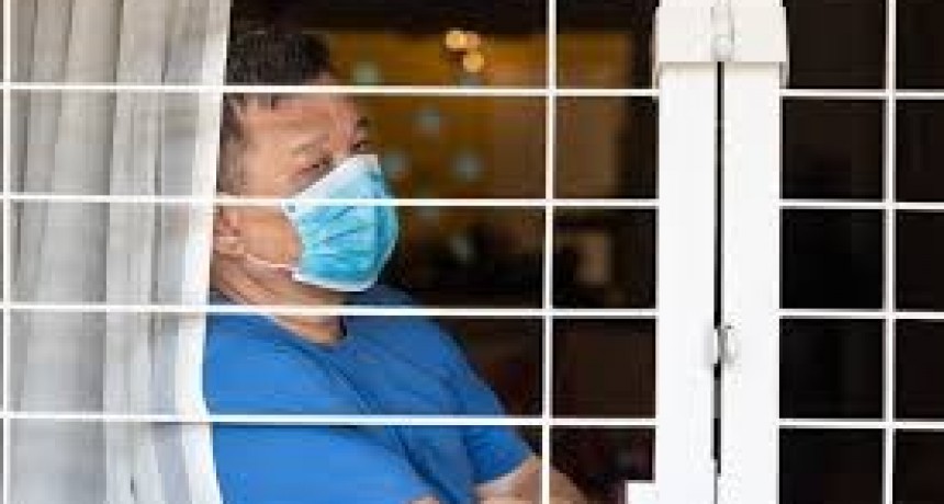 LA PERSONA CONVIVIENTE DEL JOVEN HISOPADO ESTA AISLADO EN SU HOGAR 