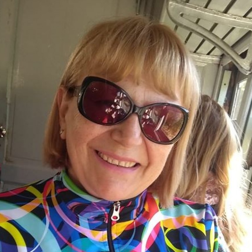 ESTELA ACOSTA: “EL GRUPO AMIGOS DE LAS LETRAS NOS DIO FUERZA Y VALOR PARA COMPARTIR NUESTRAS PRODUCCIONES”