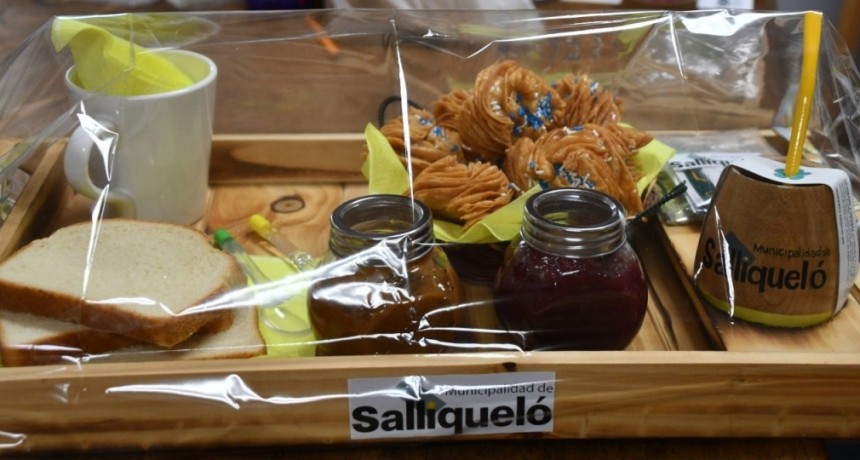 CLEMENTINA BALLESTEROS RECIBIÓ SU DESAYUNO PATRIO