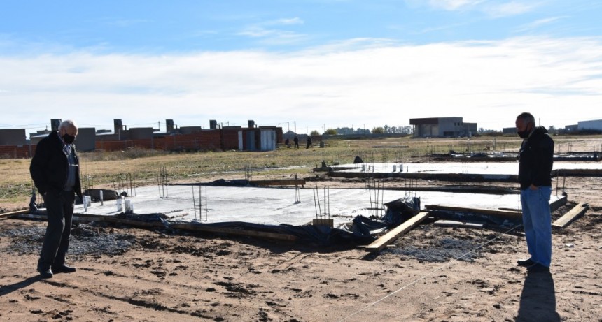 SE CONSTRUYEN MÁS VIVIENDAS EN TRES LOMAS