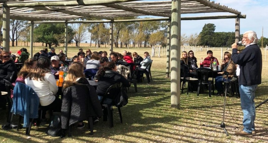 AGASAJO A LOS EMPLEADOS MUNICIPALES POR EL DÍA DEL TRABAJADOR Y LA TRABAJADORA