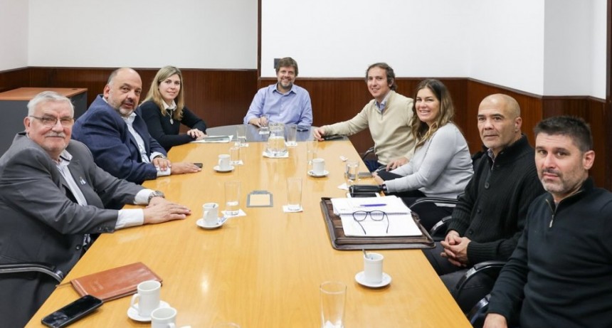 REUNIÓN DE LA INTENDENTE CON FUNCIONARIOS DE NACIÓN PARA PROYECTAR EL TRABAJO EN TERRITORIO EN HÁBITAT Y VIVIENDA Y EN SEGURIDAD