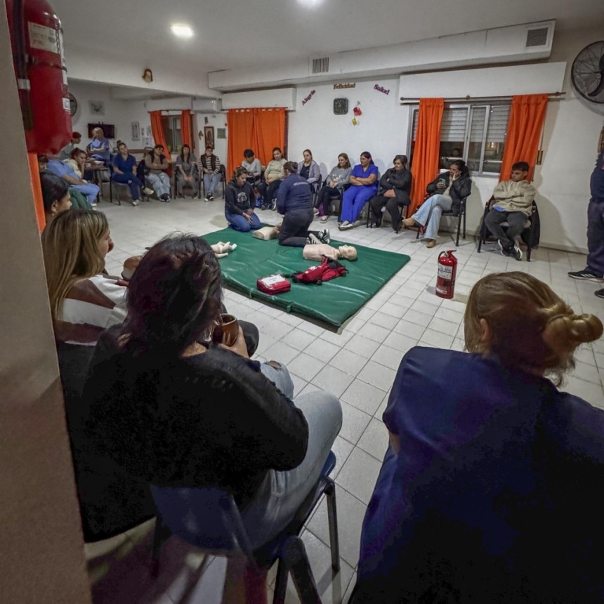 Capacitaci&oacute;n en RCP en los Hogares Municipales