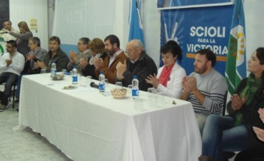 EL OFICIALISMO PRESENTÓ LISTA - URIARTE, ACQUAROLI Y TOURÓN PARA RECUPERAR EL CONCEJO