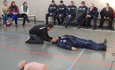 SE REALIZO UNA CAPACITACION SOBRE USO DE DESFRIBILADOR