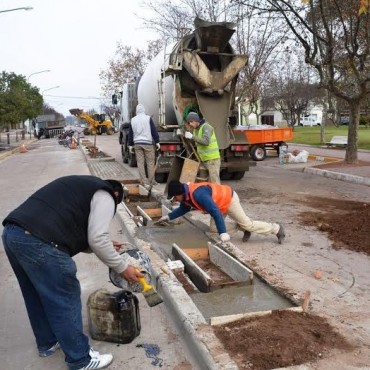 AVANZAN LAS OBRAS FRENTE AL MUNICIPIO