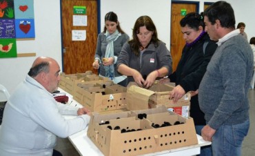 SE REALIZÓ UNA NUEVA ENTREGA DE PONEDORAS