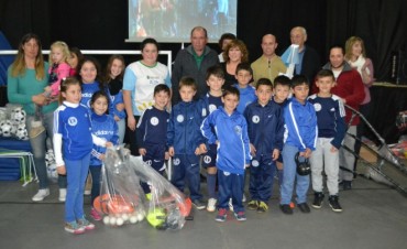 SE REALIZÓ UNA NUEVA ENTREGA DE MATERIALES DEPORTIVOS