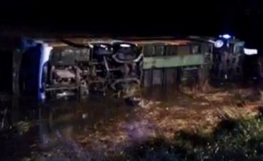 VOLCO EN LA RUTA 5 UN MICRO CON PASAJEROS DE SALLIQUELO Y TRES LOMAS