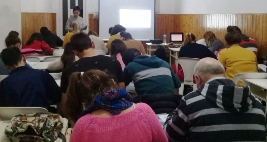 CONTINUO LA CAPACITACION PARA EMPRENDEDORES Y EMPRESARIOS