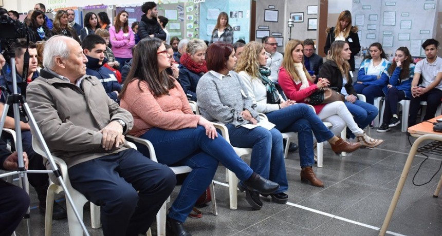 AUTORIDADES VISITARON LA FERIA DE CIENCIAS