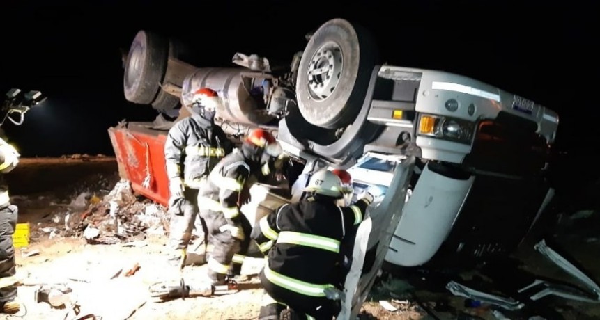 FALLECIERON DOS TRABAJADORES EN UN ACCIDENTE EN RUTA 5