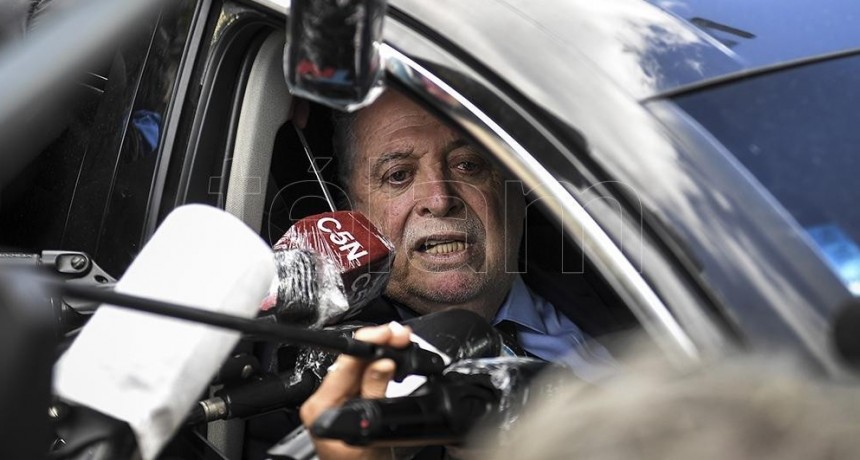 El ministro de Salud sostiene que no se puede pensar en habilitar el fútbol