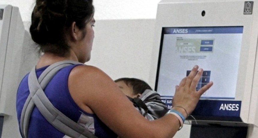 Esta semana empiezan a cobrar el IFE los beneficiarios que ya informaron una CBU