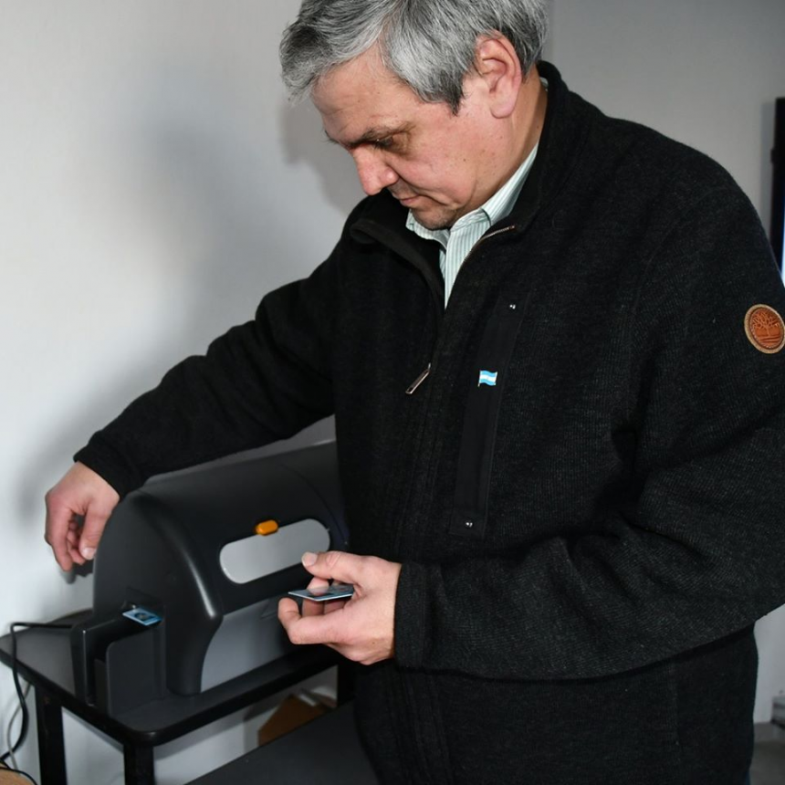 SALLIQUELÓ IMPRIME SUS PROPIAS LICENCIAS