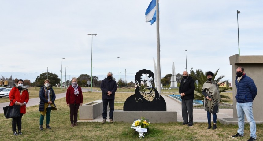 OFRENDA FLORAL EN EL MONUMENTO A MANUEL BELGRANO