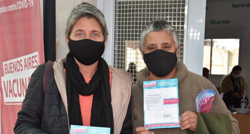 LA VACUNACIÓN CONTRA COVID19 NO SE DETIENE EN TRES LOMAS
