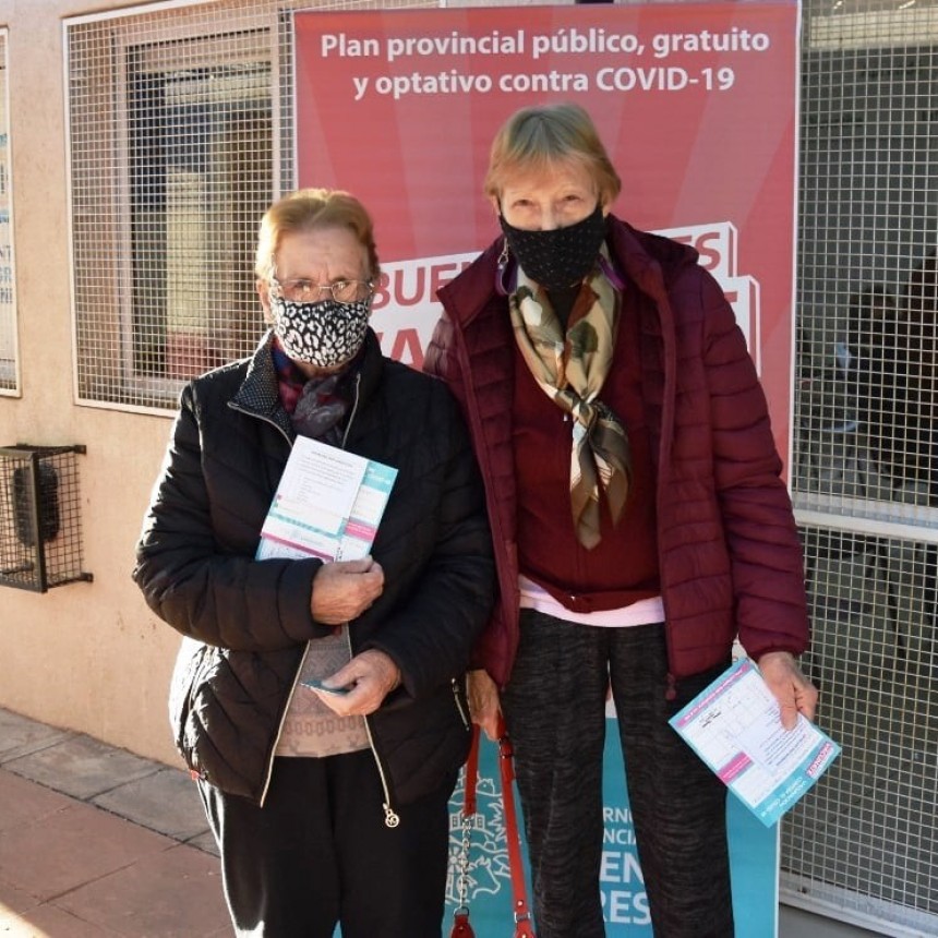 TRES LOMAS SIGUE VACUNANDO CONTRA COVID19