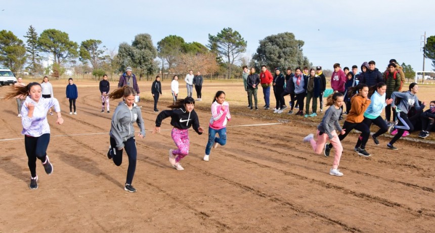 JUEGOS BONAERENSES: SE REALIZÓ LA ETAPA DISTRITAL DE ATLETISMO.