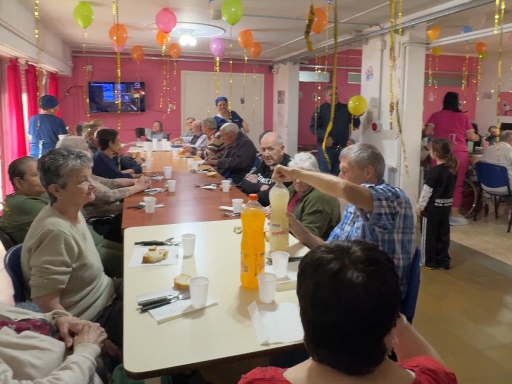 FESTEJOS POR EL DÍA DE LA ANCIANIDAD EN LOS HOGARES DEL HOSPITAL MUNICIPAL