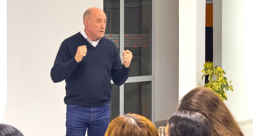 CHARLA SOBRE VIOLENCIA EN EL CAPS DR. RAÚL OLIVERA