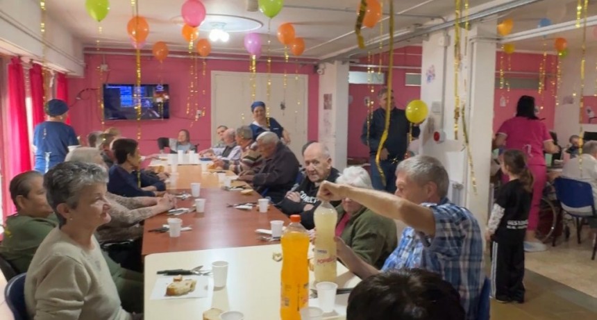 FESTEJOS POR EL DÍA DE LA ANCIANIDAD EN LOS HOGARES DEL HOSPITAL MUNICIPAL
