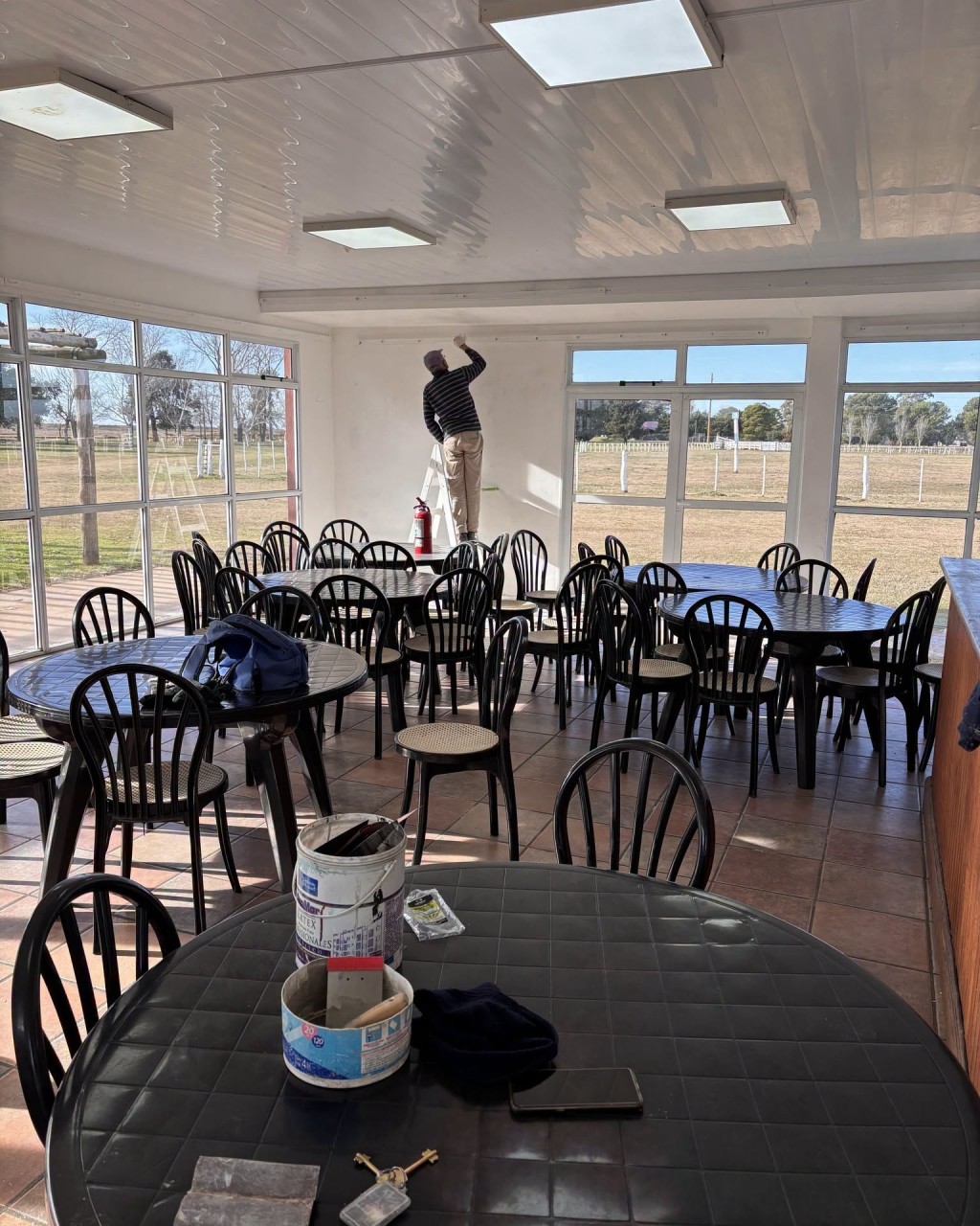 Trabajos de pintura en La Matera del Bioparque Municipal