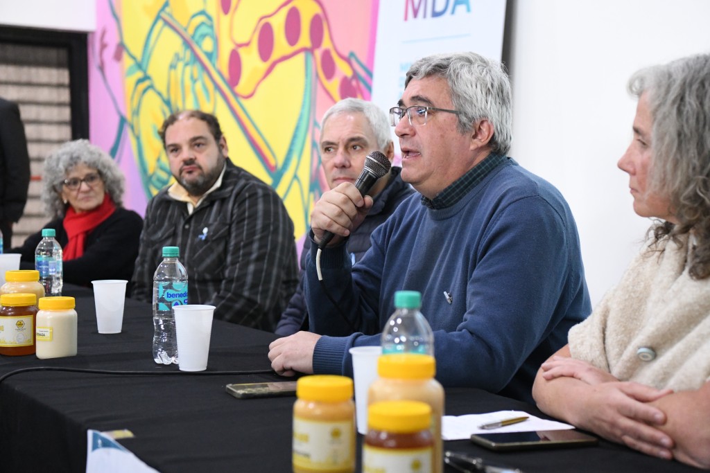 Javier Rodr&iacute;guez encabez&oacute; la apertura del 6&deg; Congreso Ap&iacute;cola del Periurbano: "La cantidad de productores creci&oacute; m&aacute;s de un 60% en los &uacute;ltimos seis a&ntilde;os
