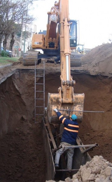 DERRUMBE EN LA OBRA DE CLOACAS