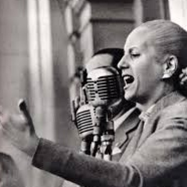 HOMENAJE EN EL BUSTO DE EVA PERON