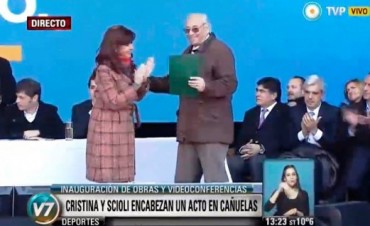 ÁLVAREZ RECIBIÓ UN SUBSIDIO DE MANOS DE LA PRESIDENTE